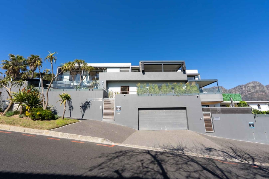 8 Bedroom Property for Sale in Camps Bay Western Cape